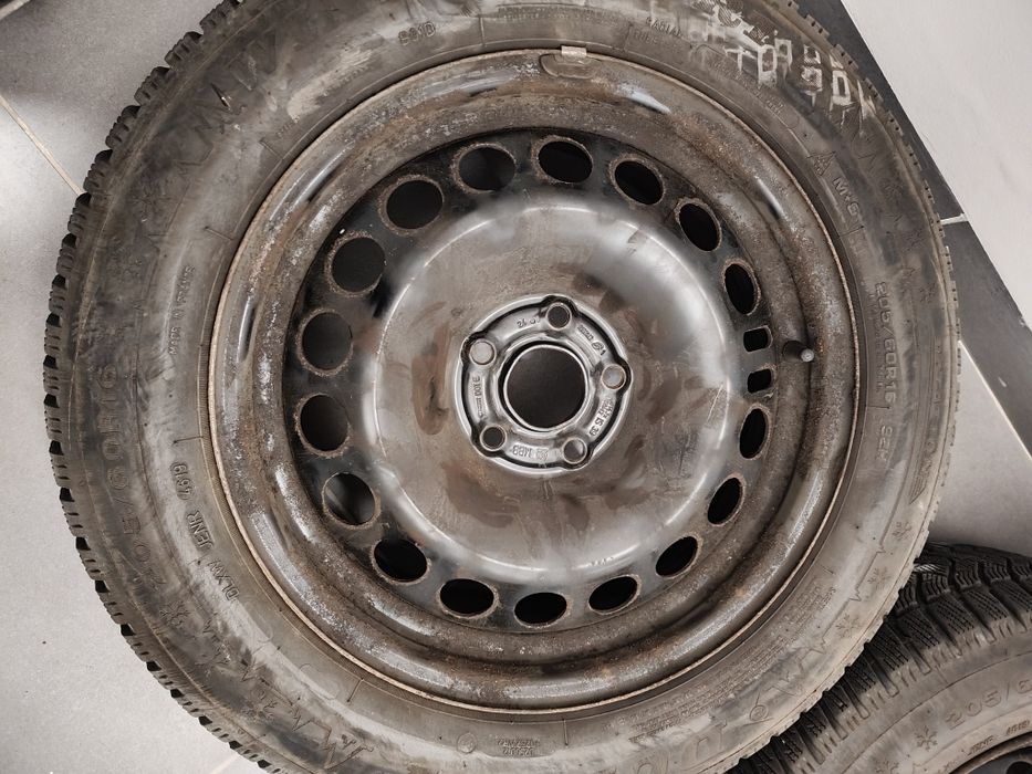 Felgi stalowe Opel Astra K 5x105, 56,6 + Opony zimowe 205/60R16(46/19)