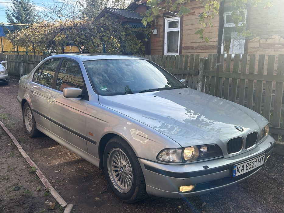 Продам bmw e39 523i