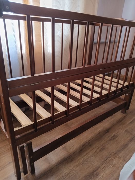 Колиска ,ліжечко є ще матрас