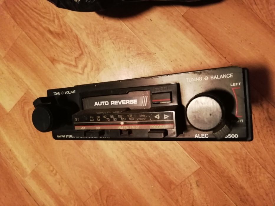 Rádio com colunas e caixa para 10 CD's e Twiters