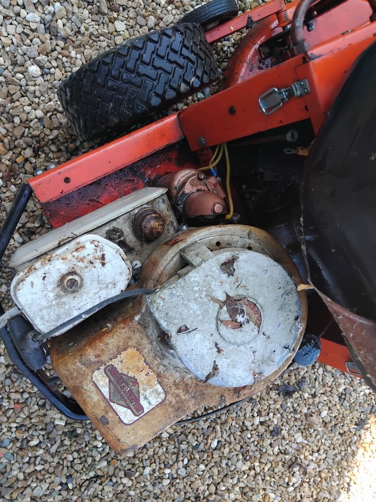 Traktorek ogrodowy kosiarka Norlett Briggs&stratton uszkodzony