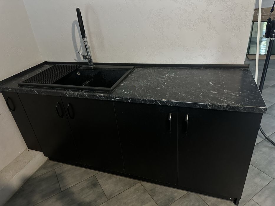 Кухня , мийка,кран. Довжина 2 м.