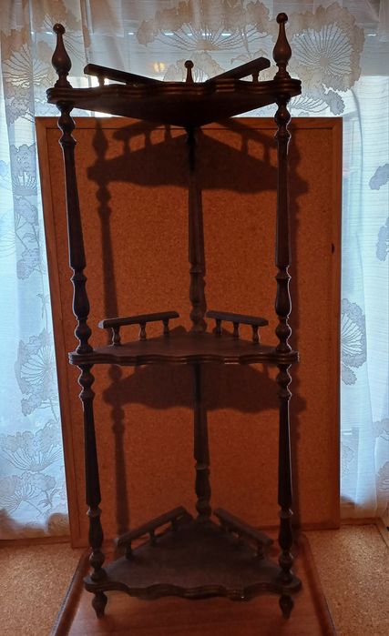 Cantoneira de canto em madeira.
Móvel, estante para vasos/plantas, dec