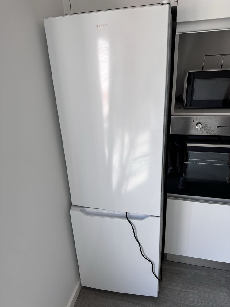 Forno / Maquina Lavar Loica / Microondas / Frigorifico / Placa