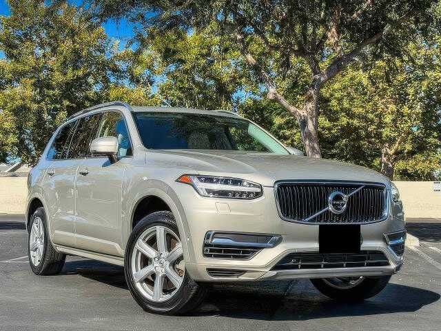 2016 Volvo XC90 T8 eAWD Momentum
