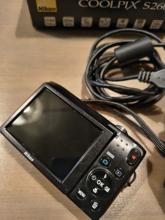 Świetny aparat cyfrowy Nikon Coolpix S2600. Pełen komplet