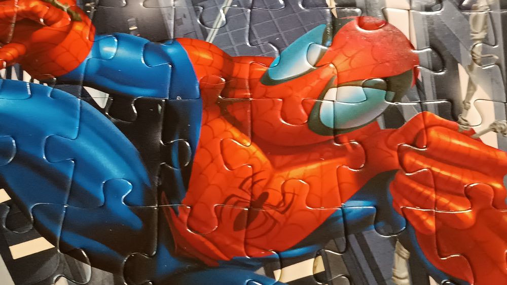 2 puzzles antigos do homem aranha