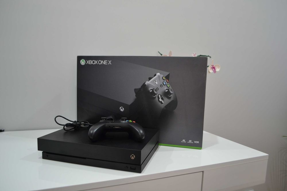 Konsola xbox one x 1TB + pad