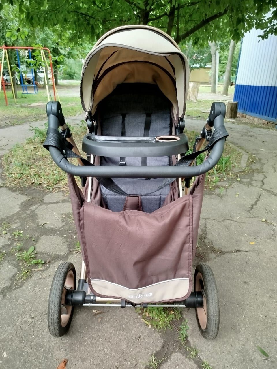 Продам коляску 3 в 1.