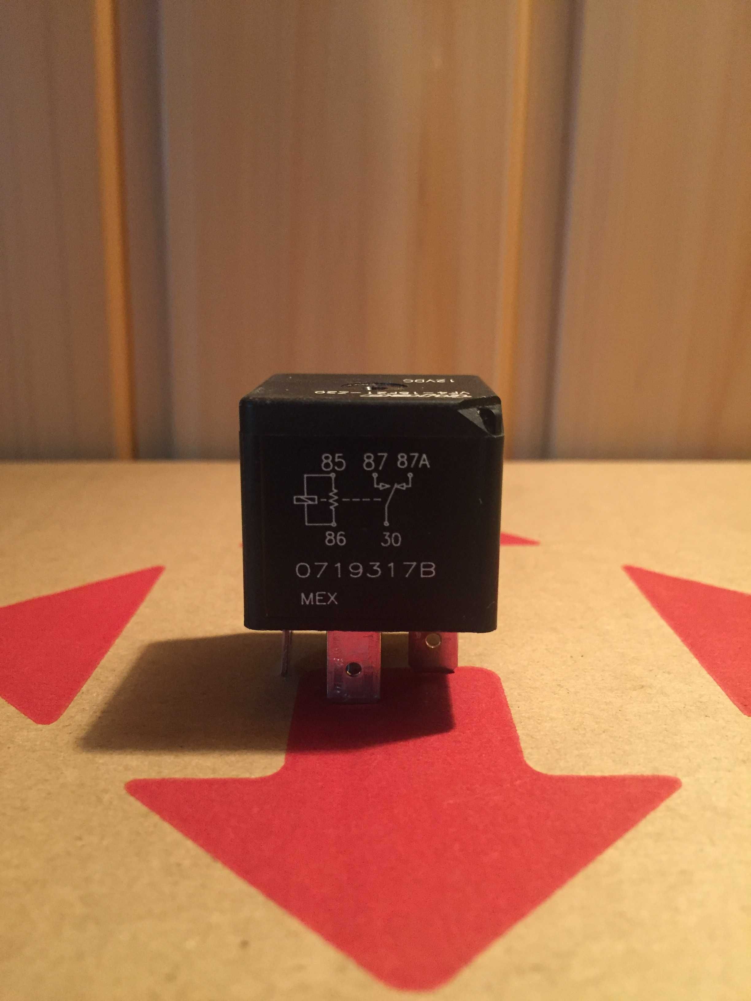 Реле Tyco Relay 12V 04692033AA VF4-15F21-Z20 john deere