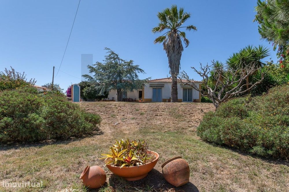 Refúgio Perfeito – Quintinha com 2800 m2 no Sobreiro, Ericeira