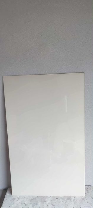 Stół kuchenny z szybą