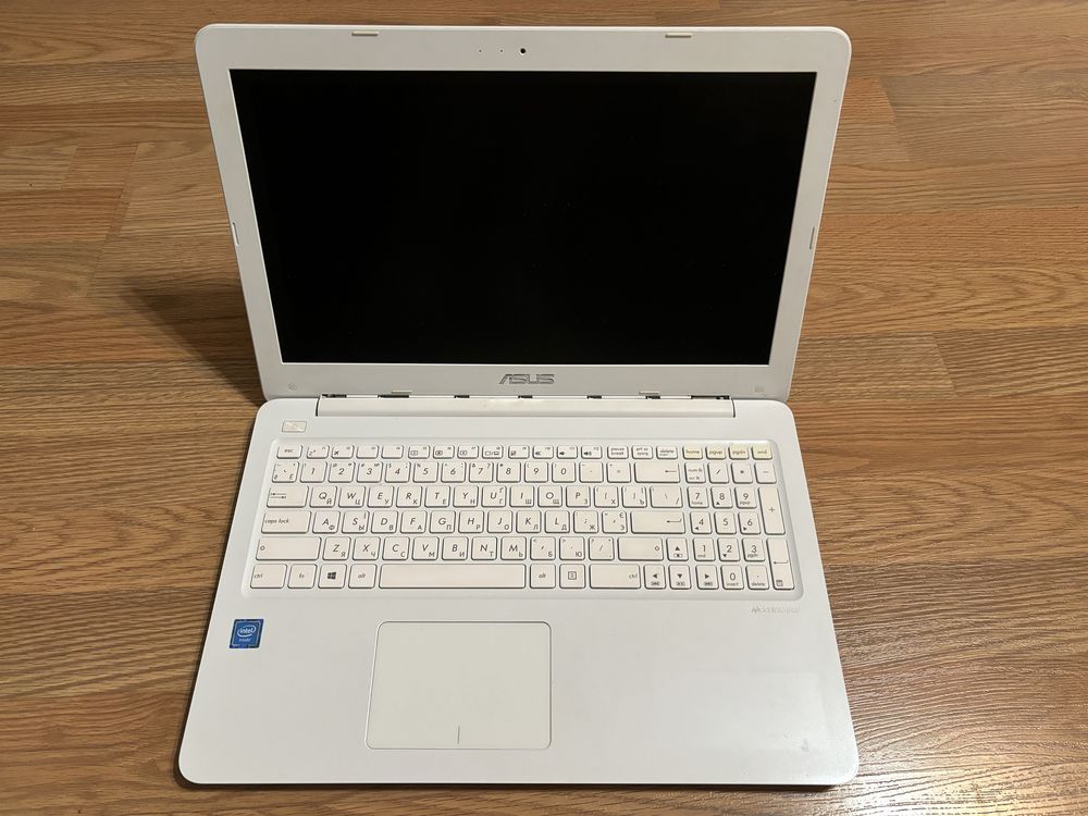 Ноутбук ASUS E502N