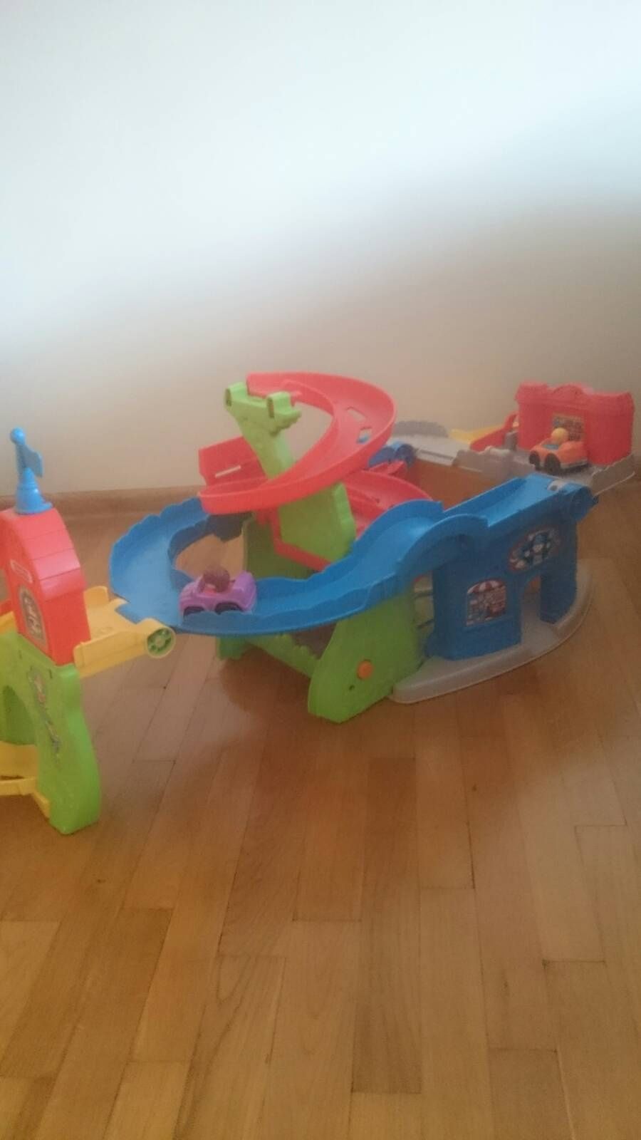 Fisher-Price Little People Górskie Miasteczko Z Autkami 2W1