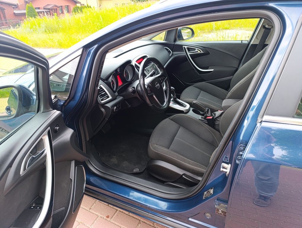 Opel Astra J 1.4 turbo 140 km Automat 2011/12 Tylko 185 tyś km