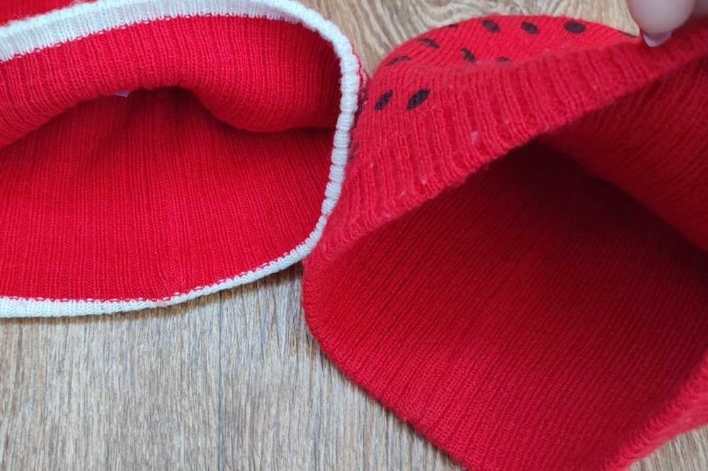 Шапки теплые 3-4 года набором