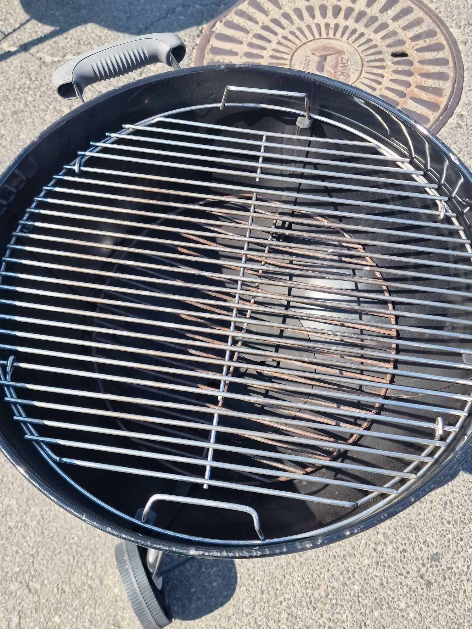 Grill węglowy Weber z termometrem