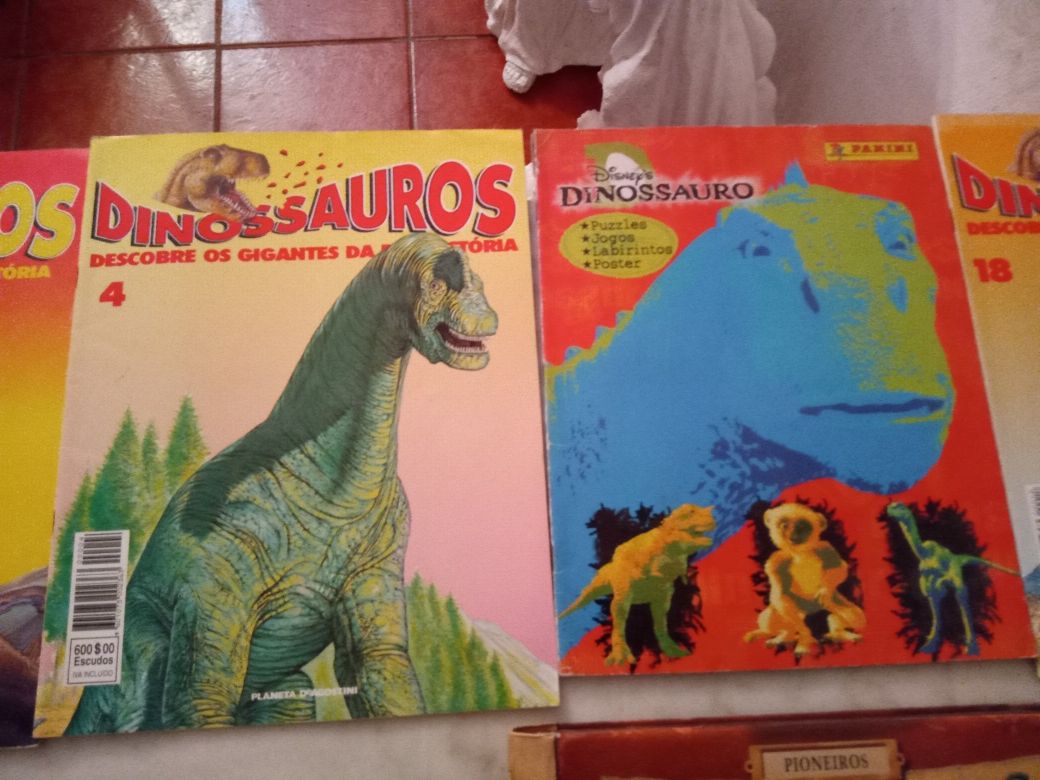 Conjunto de Livros e Revistas Dinossauros