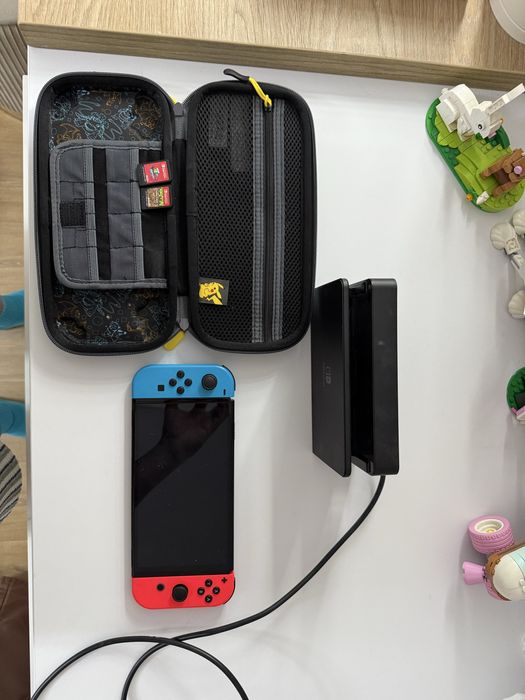 Nintendo switch OLED caly zestaw plus 3 gry