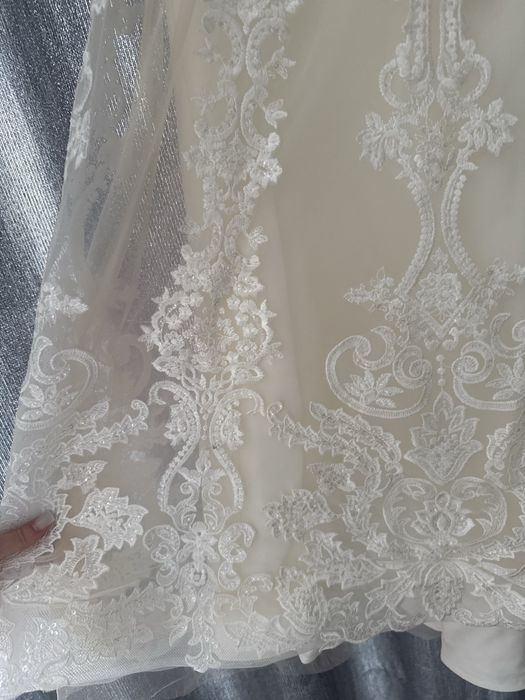 Продам весільну сукню