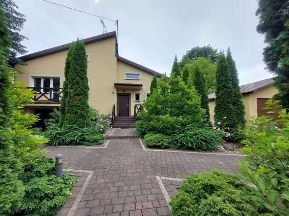 Dom w Piasecznie 102 m2 powierzchni mieszkalnej z dużym ogrodem