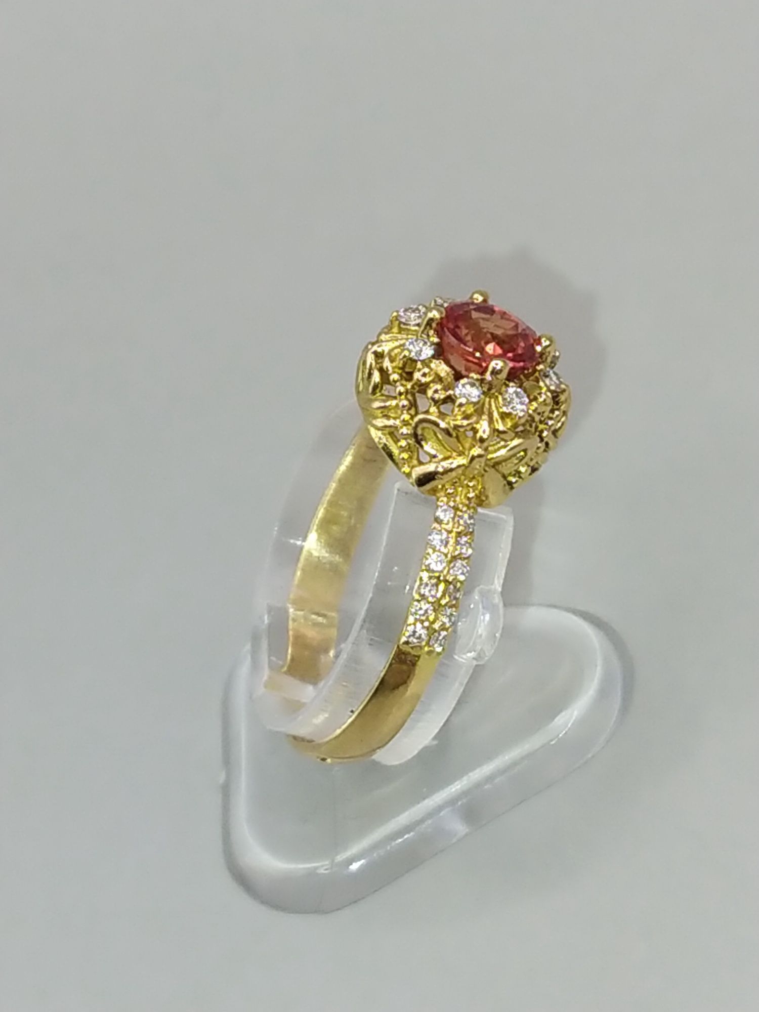 Золотое кольцо с натуральным природным Сапфиром и бриллиантами(Европа)