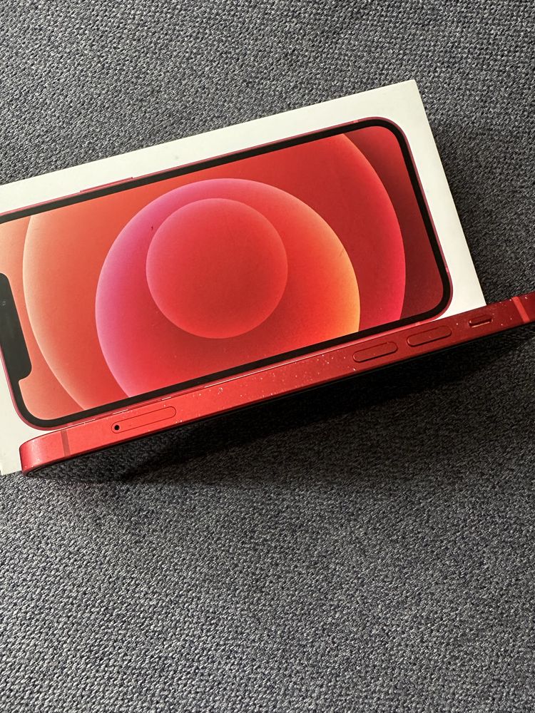 Iphone 12 w kolorze czerwonym + etui
