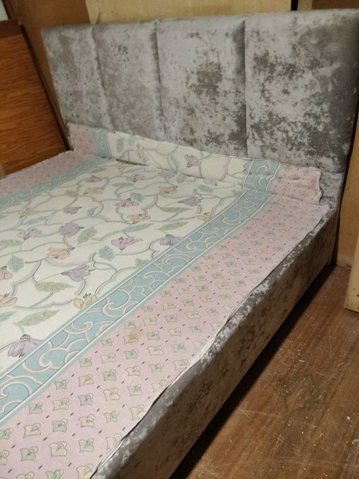 Ліжко двоспальне під матрас