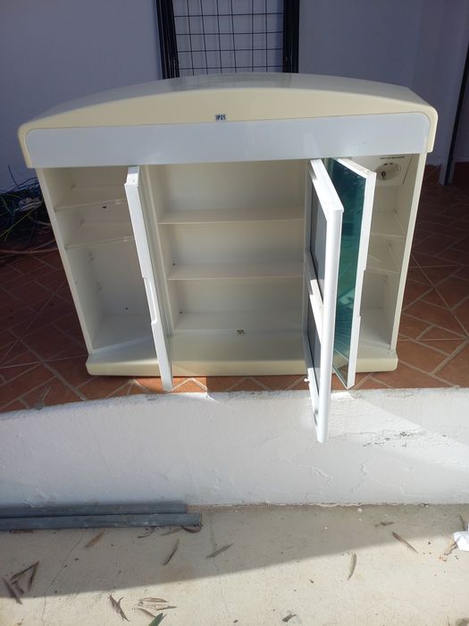 Armário com espelho WC