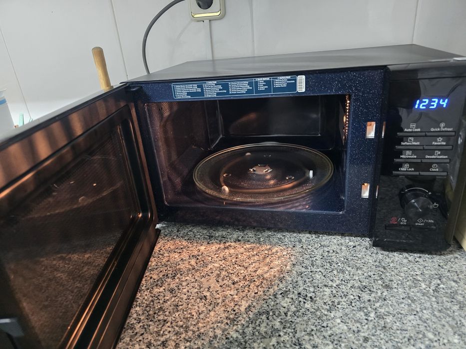 Microondas com grelhador cozinha