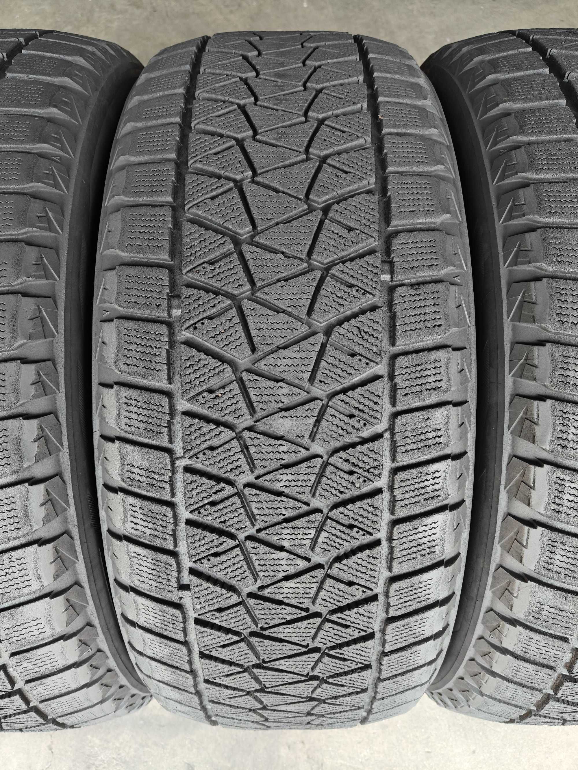 R19 245 55 шини зимові липучки Bridgestone Blizzak DM-V2 made Japan