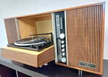 Móvel rádio e gira discos General Electrica Española