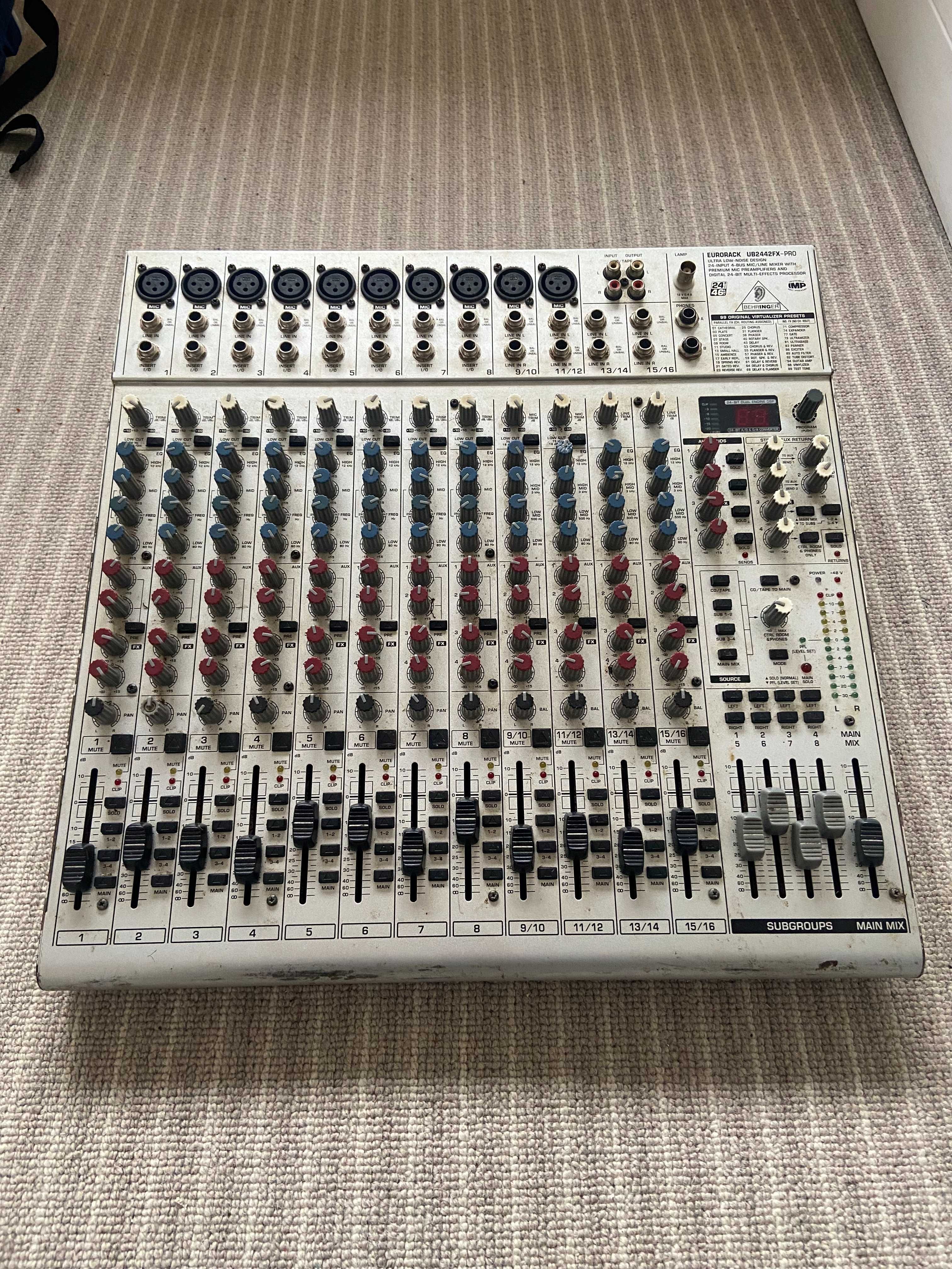 Behringer Eurorack UB2442FX-PRO Mixer