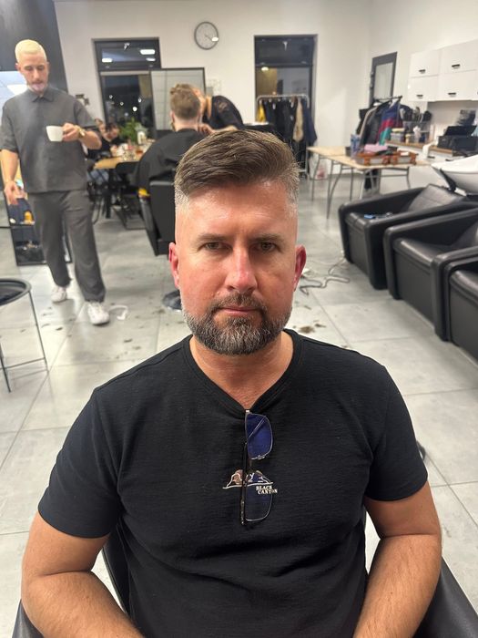 Mobilny Fryzjer Barber z dojazdem do domu Tychy - Faktura Włosa
