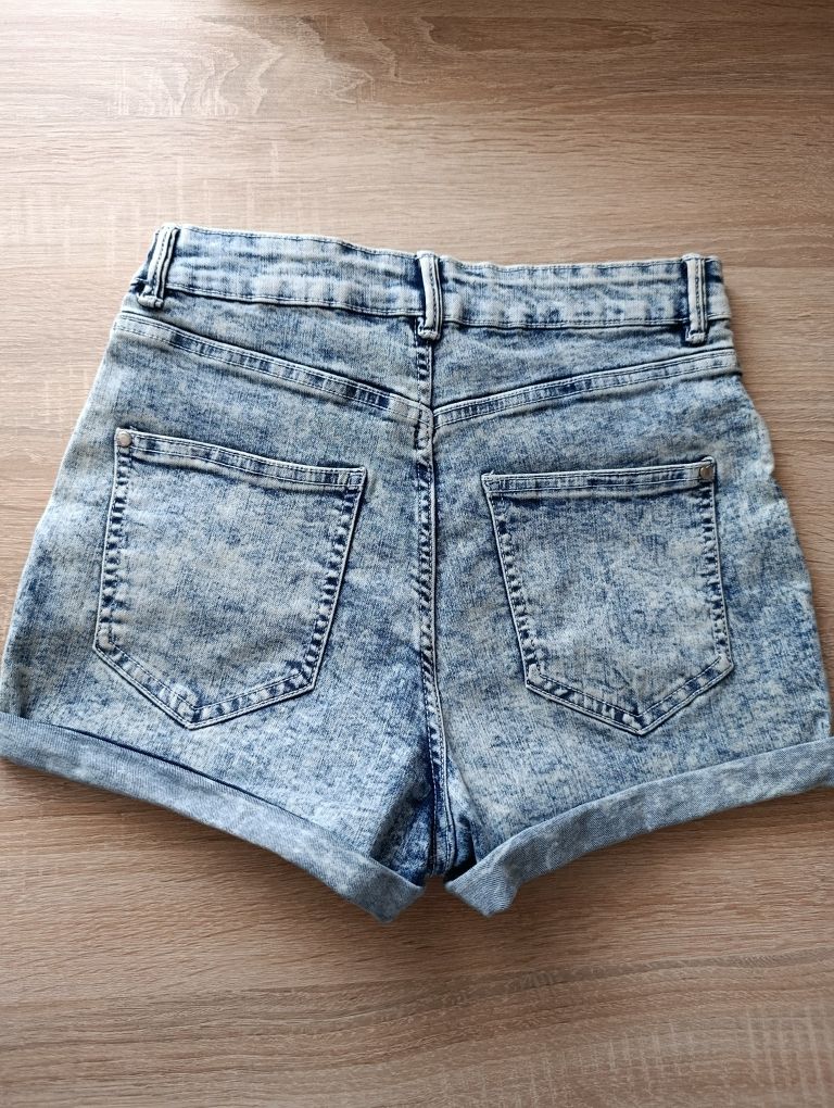 Jeansowe spodenki New Yorker r.S.