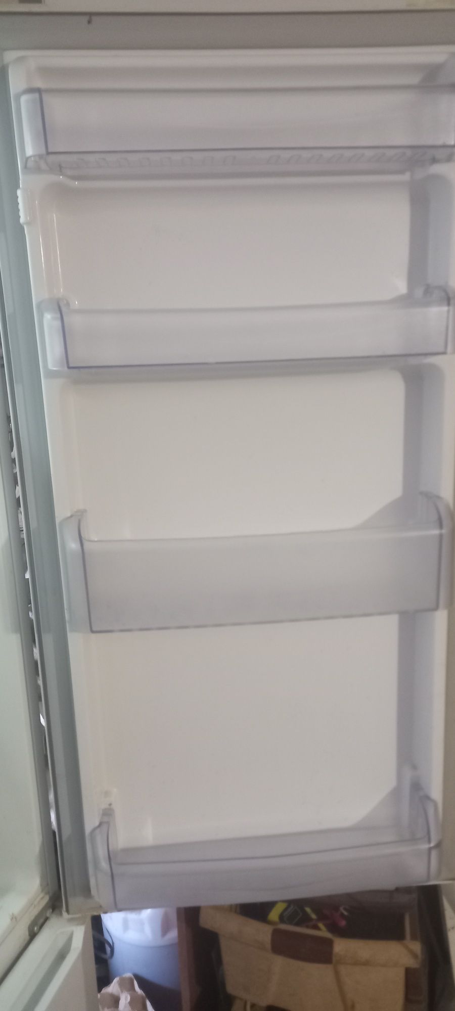Холодильник с нижней морозильной камерой  БЕКО