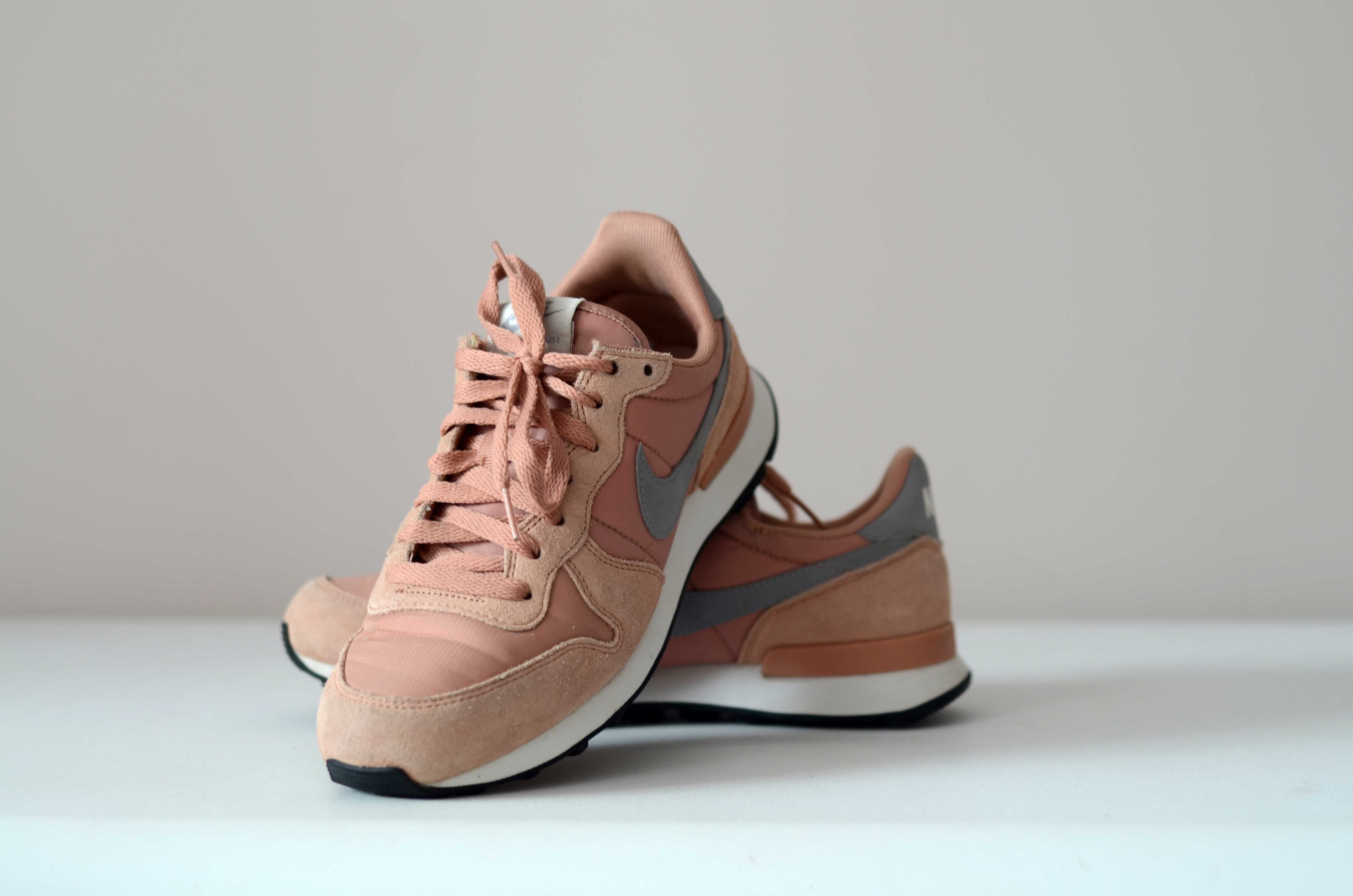 Кросівки Nike Wmns Internationalist "Rose Gold", (р. 38)