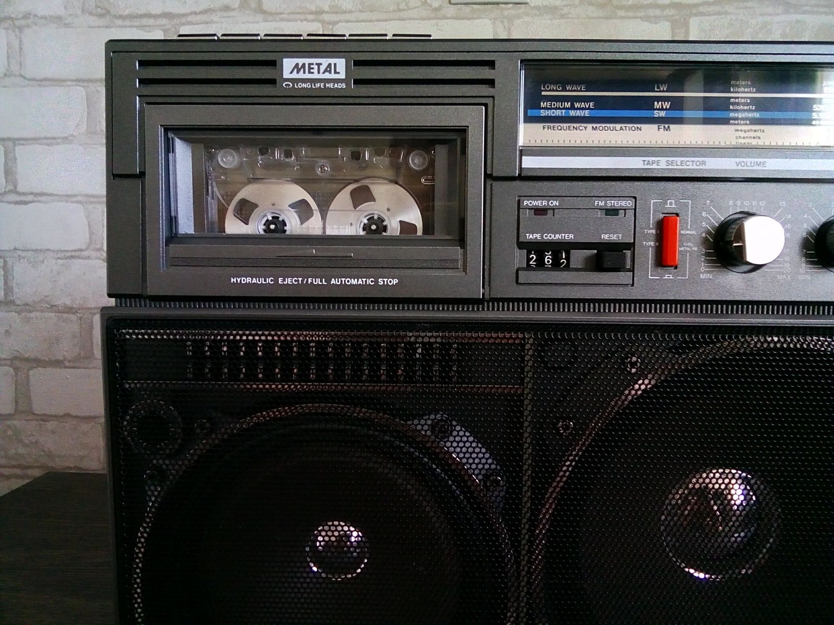 PHILIPS D8444 Power Player 4 band Stereo Cassette Recorder 1982-84