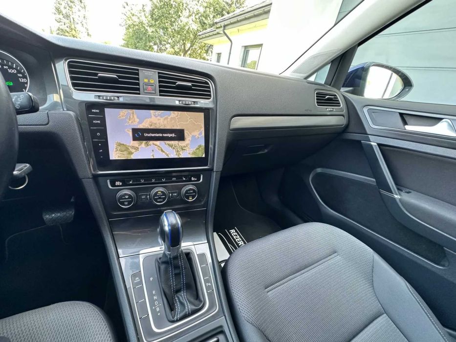 Volkswagen e-Golf      2018