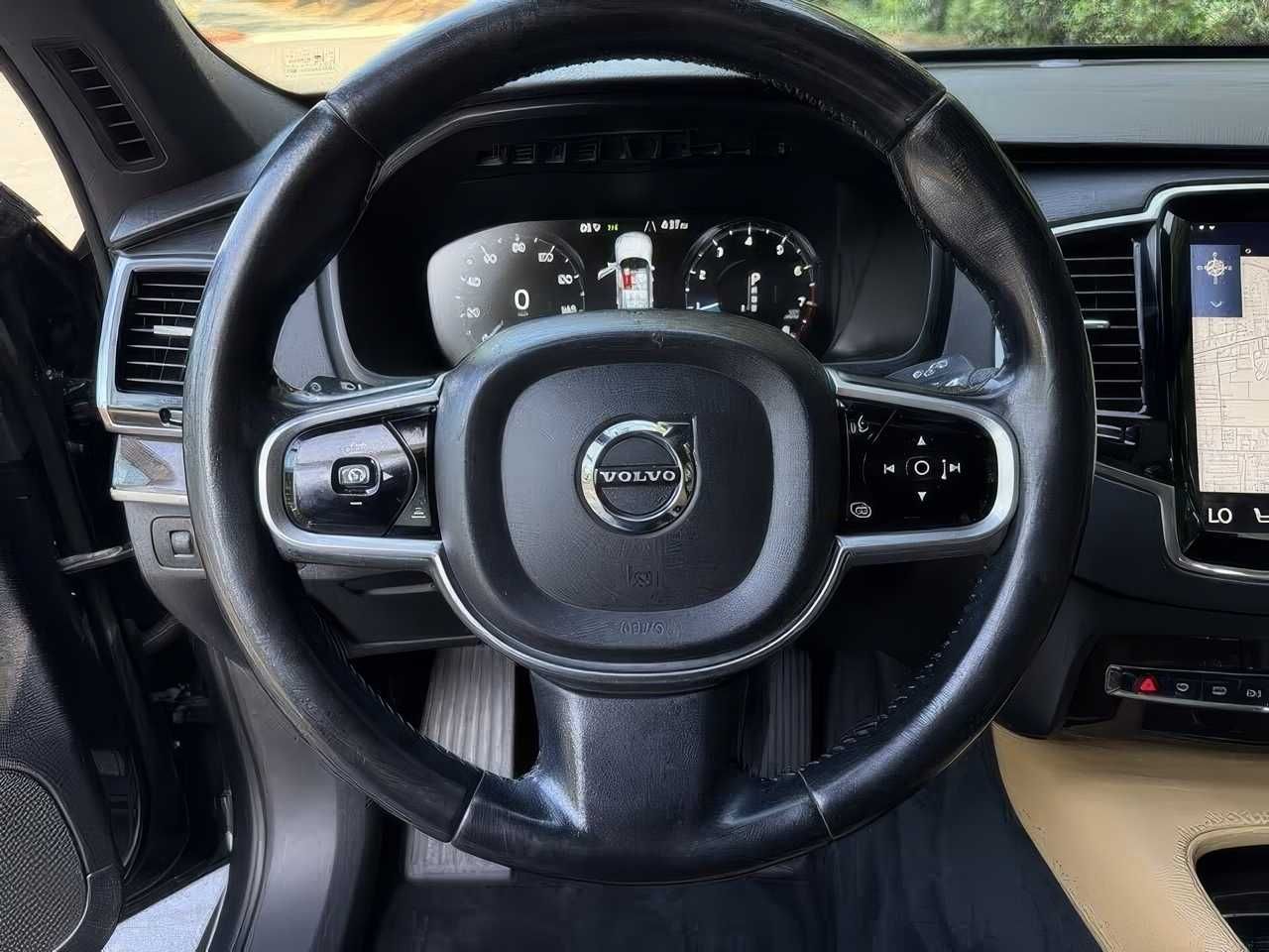 2017 Volvo XC90 T6 Momentum