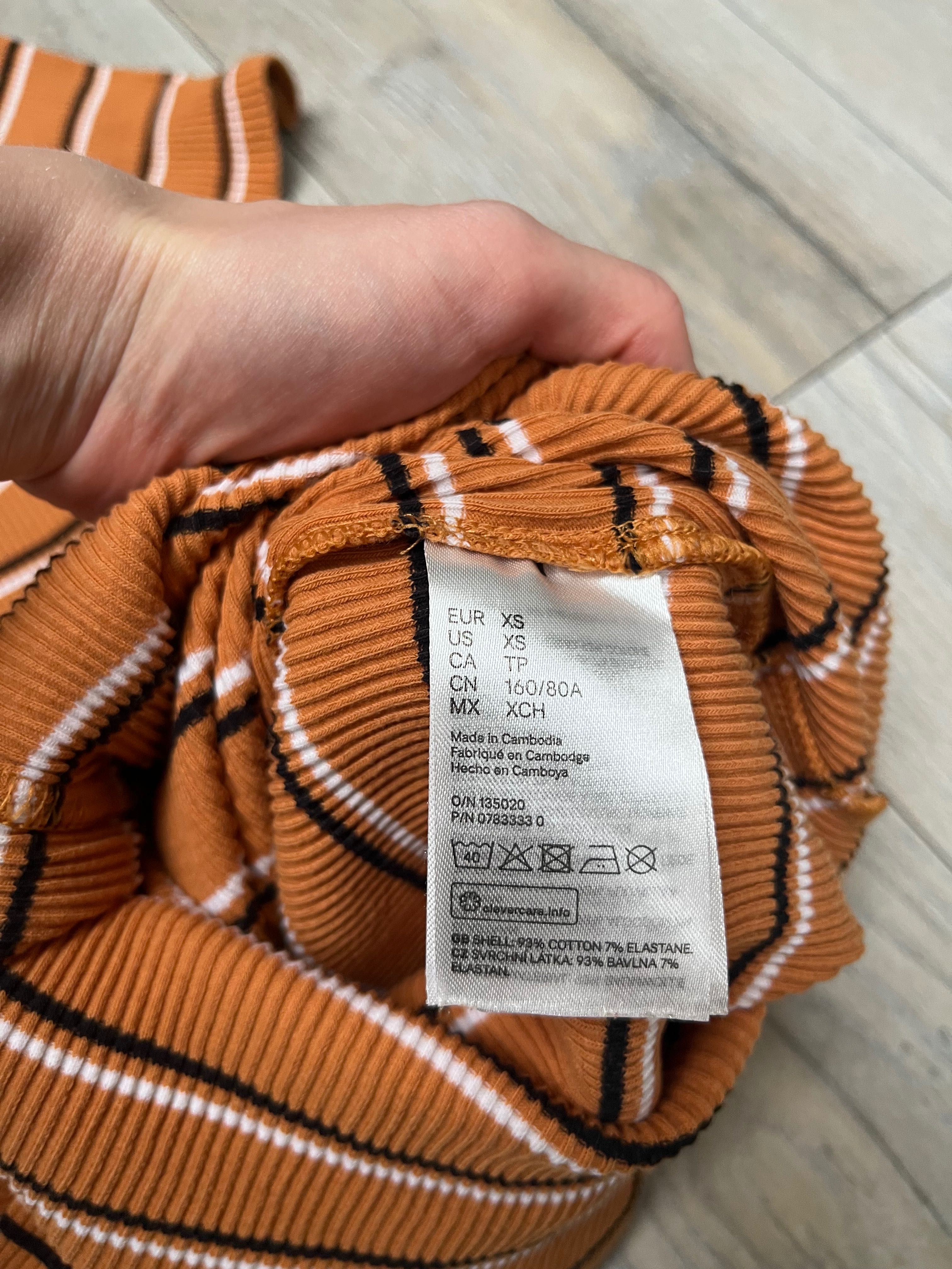 sukienka dopasowana w paski do kolan XS