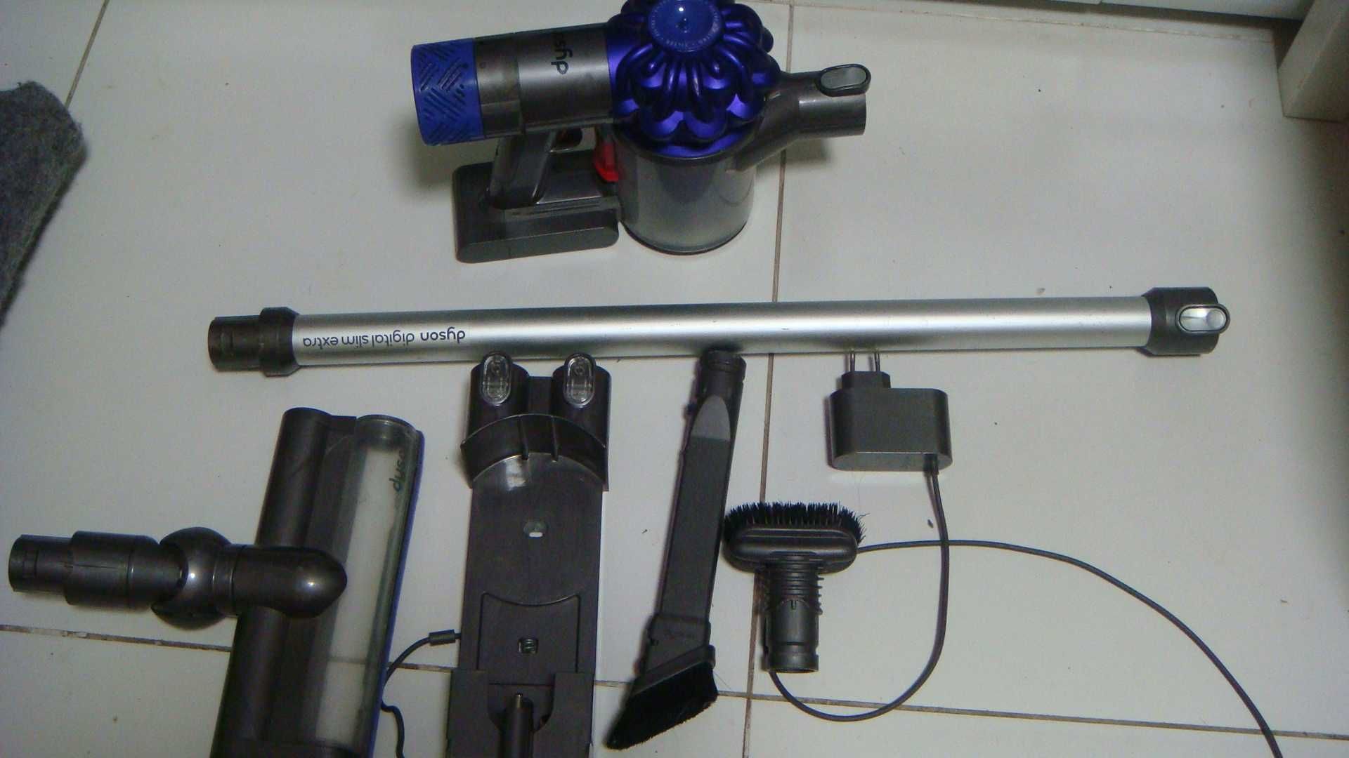 Аккумуляторный пылесос Dyson v6