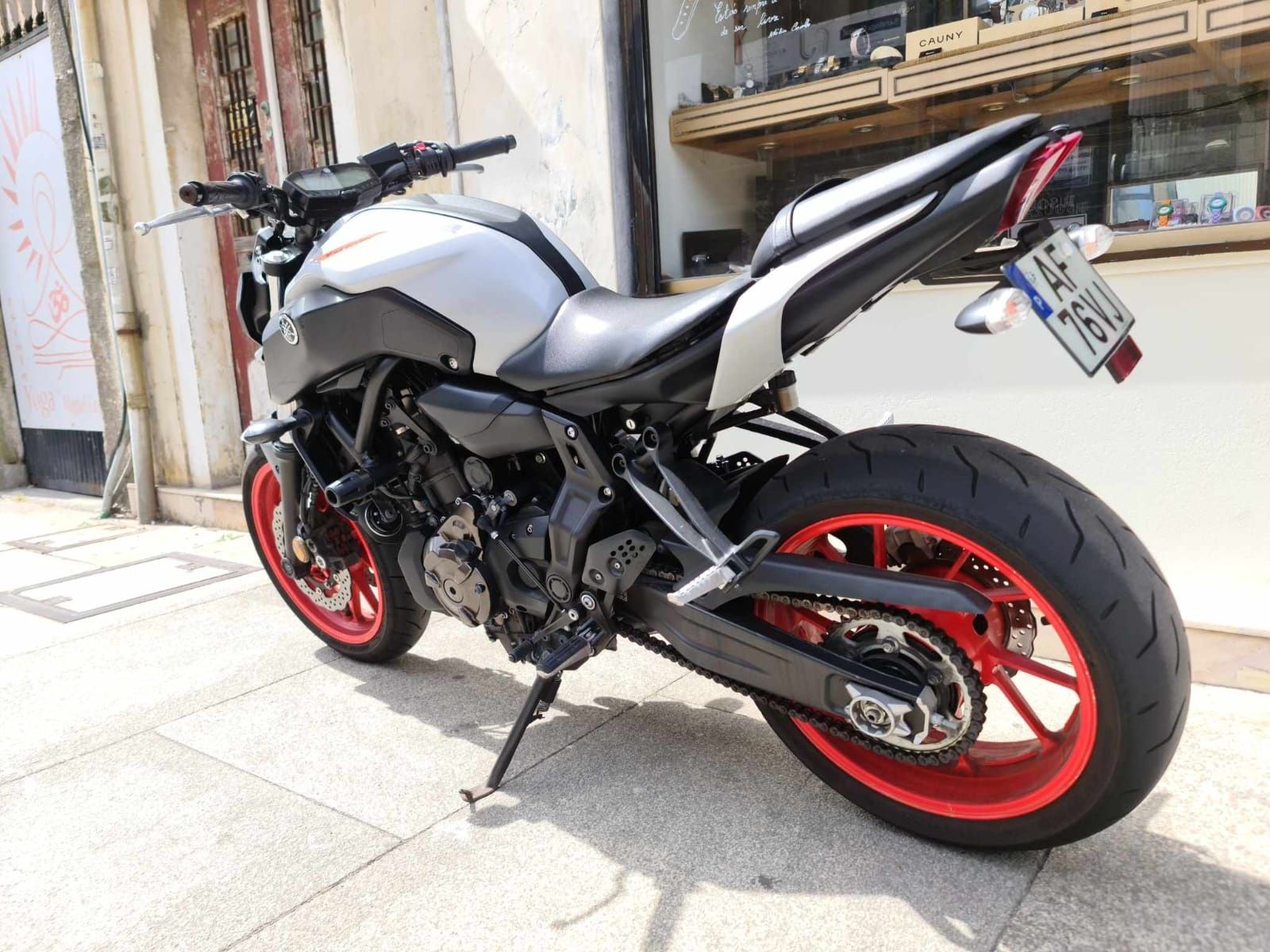Yamaha mt 07 troco por carrinha 3 lugares caixa pequena ou venda