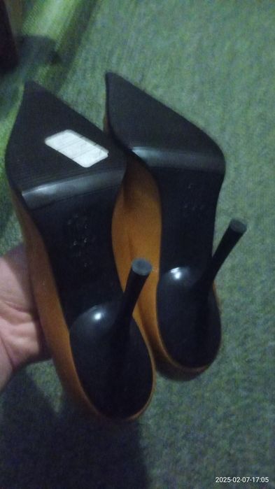 Взуття   жіноче 39р.