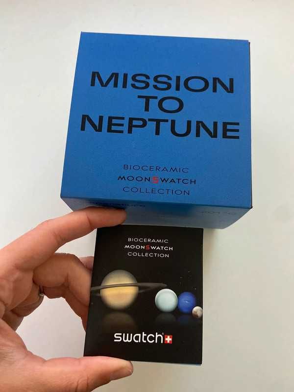 Omega Swatch SO33N100 – Neptun w Błękicie