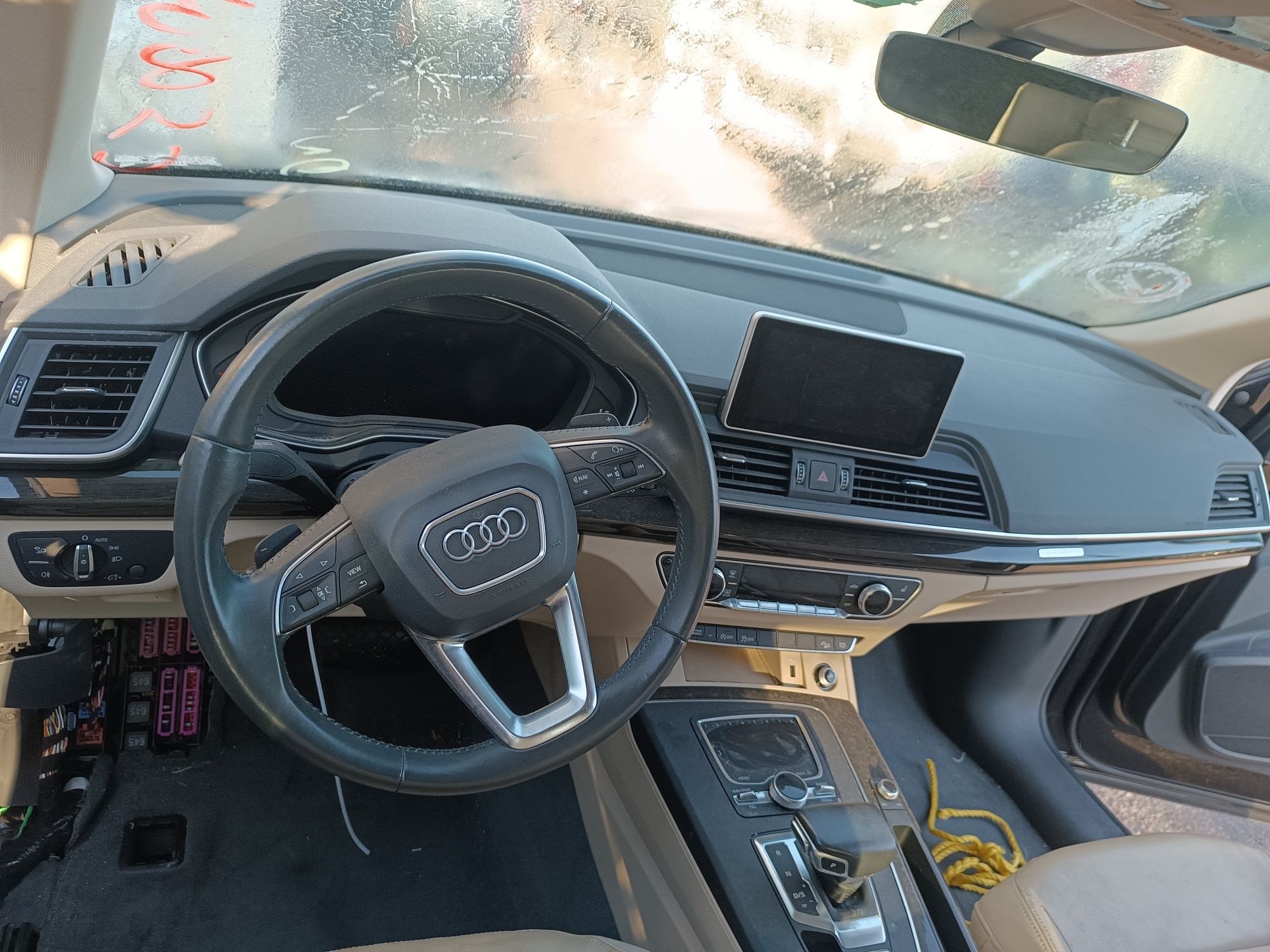 Розборка розбірка рейка двері бампер четверть цапфа Audi Q5 80A кю5 ку