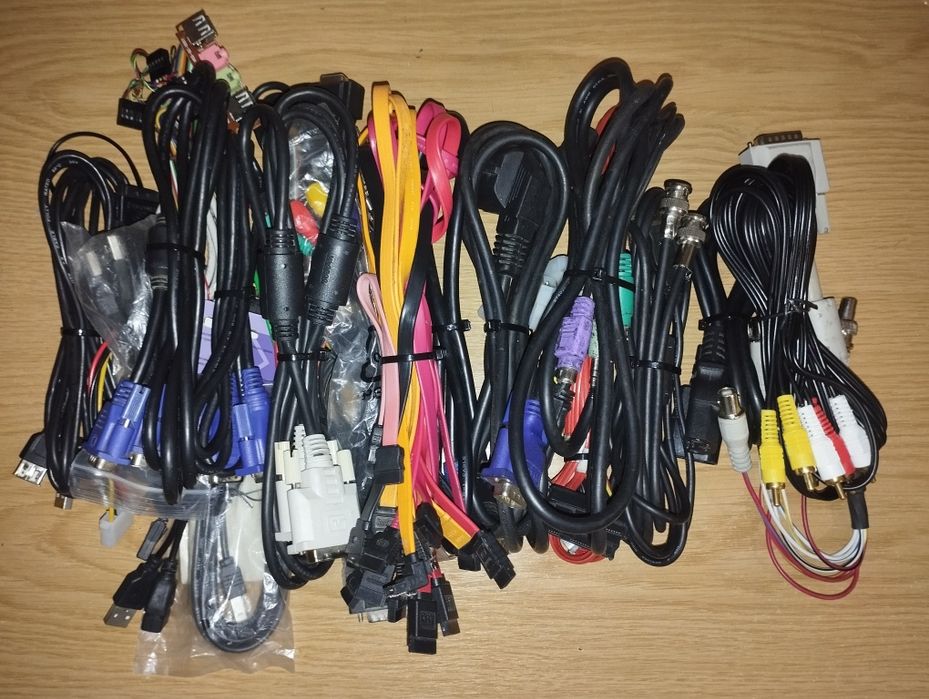 Є РІЗНІ! Дроти, подовжувачі, перехідники.