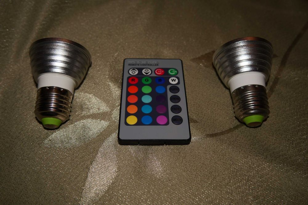 2 szt nowa żarówka LED multikolor E27 + pilot na Sylwester impreza