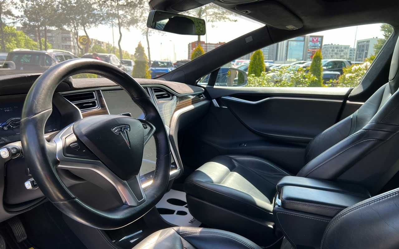 Tesla Model S 70D