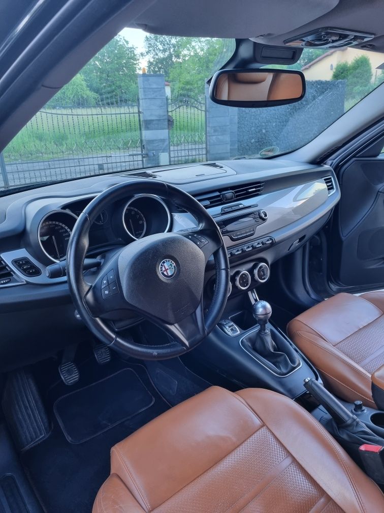 Alfa romeo giulietta 1.4 benzyna zadbane wyposazenie